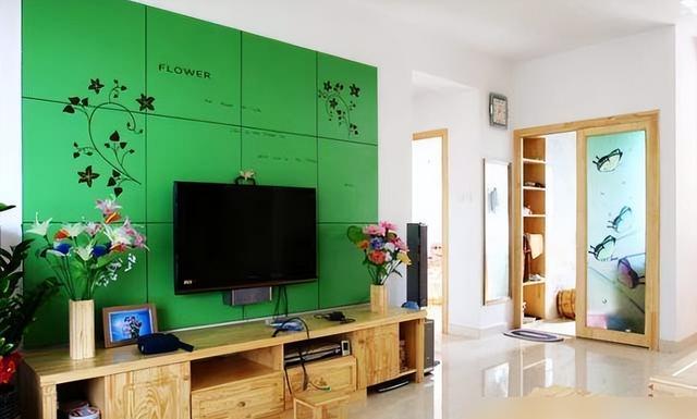 表哥装修花8万吹嘘说最环保,卫生间居然设在阳台,保证你没见过(图4) 阳台防水改造违规_洗衣机 阳台 卫生间_阳台改卫生间