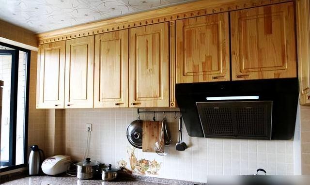 表哥装修花8万吹嘘说最环保,卫生间居然设在阳台,保证你没见过(图7) 阳台防水改造违规_洗衣机 阳台 卫生间_阳台改卫生间