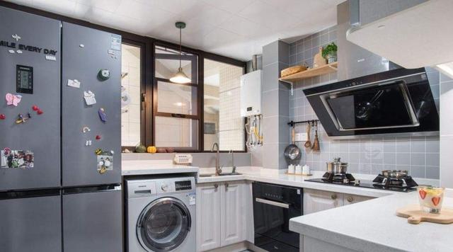 为何越来越多人洗衣机不放阳台,学学广东人的做法,实用又美观!(图2) 阳台洗衣机新规_洗衣机 阳台 卫生间_洗衣机放厨房