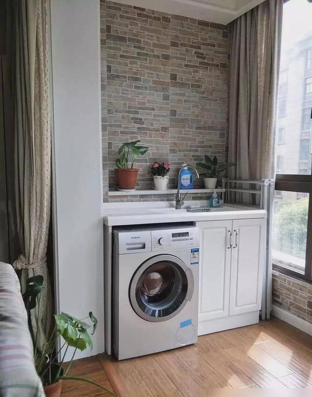 为何越来越多人洗衣机不放阳台,学学广东人的做法,实用又美观!(图3) 洗衣机 阳台 卫生间_洗衣机放厨房_阳台洗衣机新规