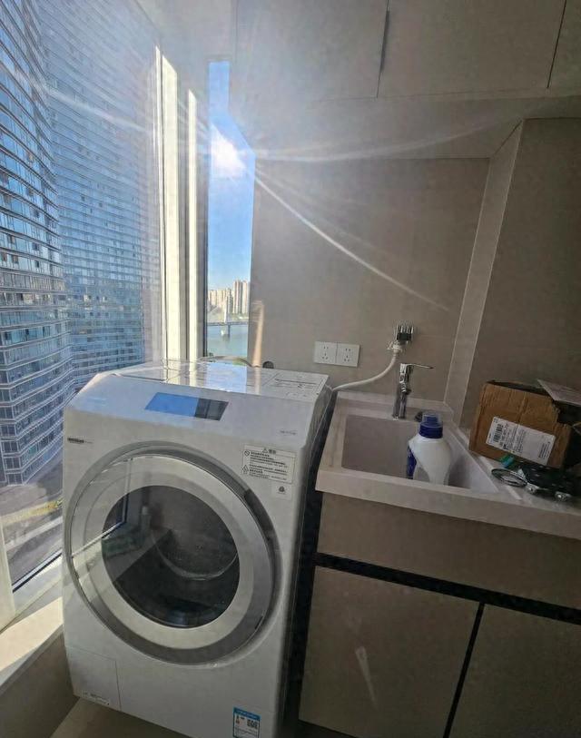 别再迷信“洗衣机放阳台”了！这几个个地方那叫一个高级实用！