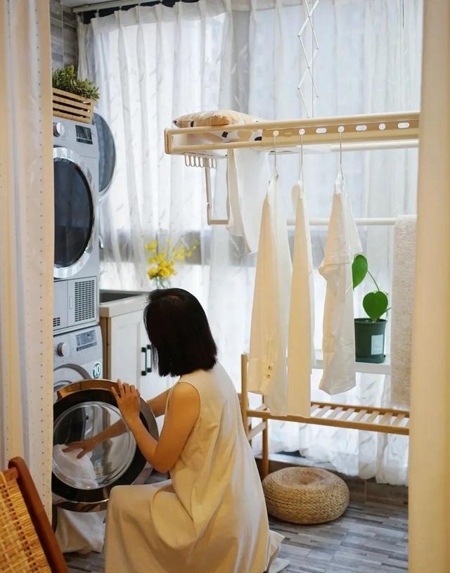 别再迷信“洗衣机放阳台”了!这几个个地方那叫一个高级实用!(图2) 洗衣机 阳台 卫生间_阳台洗衣机_独立洗衣房方案