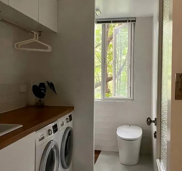 别再迷信“洗衣机放阳台”了!这几个个地方那叫一个高级实用!(图7) 洗衣机 阳台 卫生间_阳台洗衣机_独立洗衣房方案