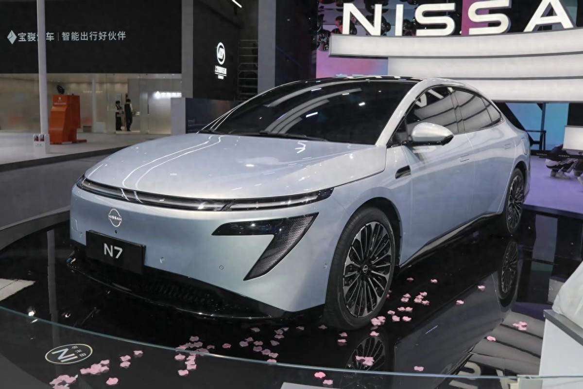 买新能源车只看国产？10-15万预算，这3台日系也很香，尺寸都不小