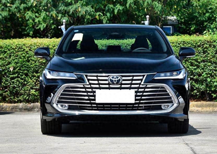 经典B级轿车之争——丰田亚洲龙和本田雅阁怎么选？