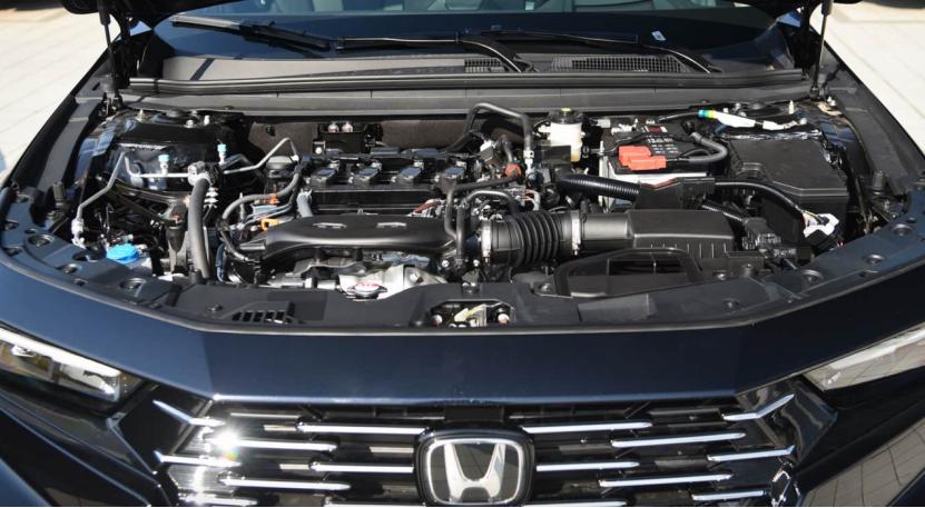 经典B级轿车之争——丰田亚洲龙和本田雅阁怎么选?(图11) 丰田亚洲龙与本田雅阁对比 2025款 亚洲龙与雅阁优缺点分析_尺寸空间油耗配置价格选择_日系轿车哪个品牌好啊