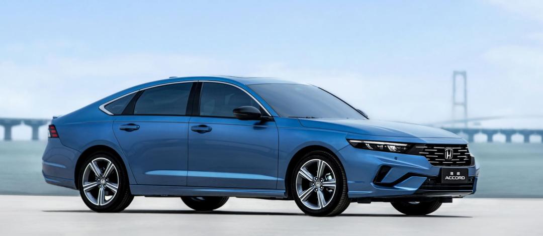 经典B级轿车之争——丰田亚洲龙和本田雅阁怎么选?(图16) 丰田亚洲龙与本田雅阁对比 2025款 亚洲龙与雅阁优缺点分析_尺寸空间油耗配置价格选择_日系轿车哪个品牌好啊