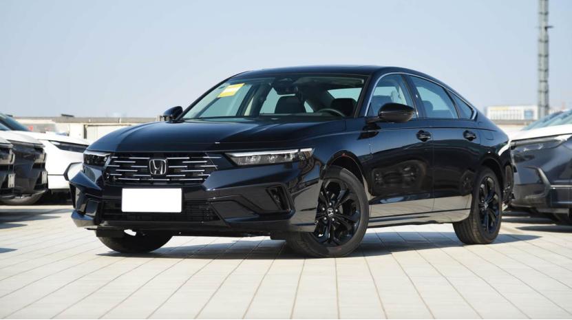 经典B级轿车之争——丰田亚洲龙和本田雅阁怎么选?(图6) 丰田亚洲龙与本田雅阁对比 2025款 亚洲龙与雅阁优缺点分析_尺寸空间油耗配置价格选择_日系轿车哪个品牌好啊