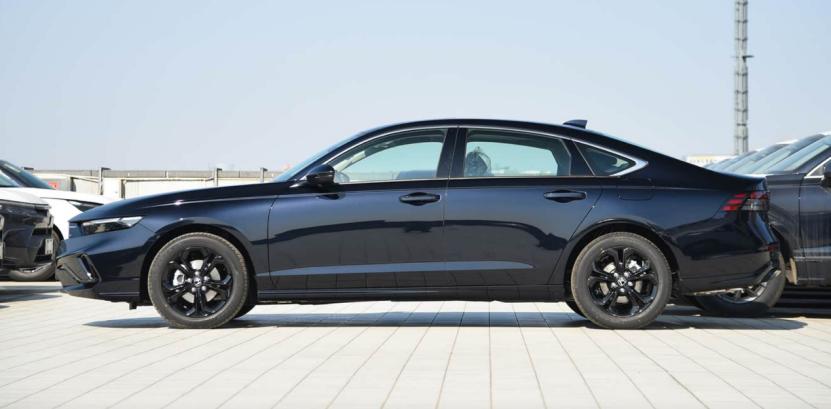 经典B级轿车之争——丰田亚洲龙和本田雅阁怎么选?(图7) 尺寸空间油耗配置价格选择_丰田亚洲龙与本田雅阁对比 2025款 亚洲龙与雅阁优缺点分析_日系轿车哪个品牌好啊