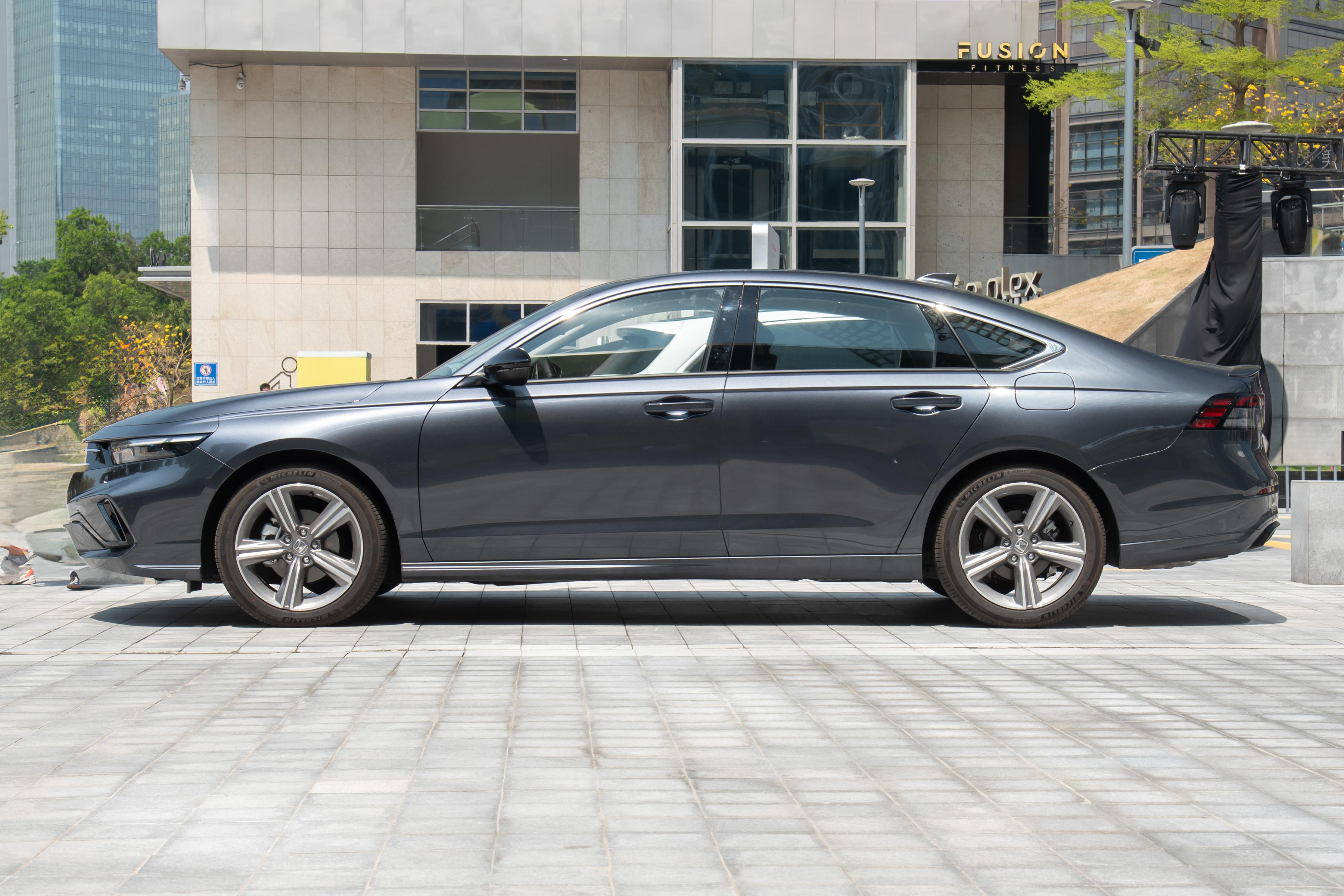 全面均衡,水桶特性B级轿车,广汽本田雅阁它还是经典之选吗?(图3) 本田雅阁标准版与运动版对比_2025款本田雅阁燃油版评测_日系轿车哪个品牌好啊