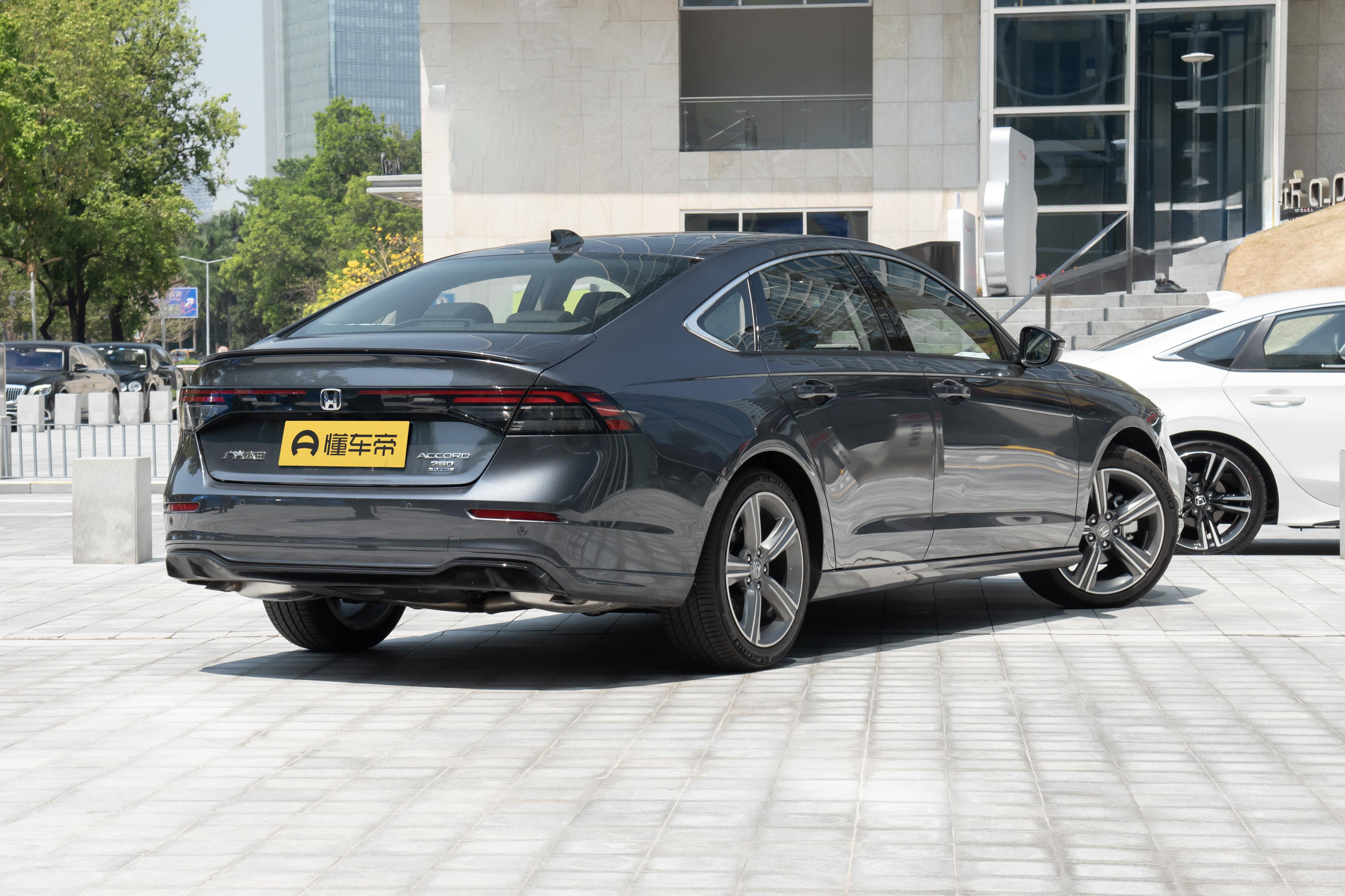 全面均衡,水桶特性B级轿车,广汽本田雅阁它还是经典之选吗?(图4) 日系轿车哪个品牌好啊_本田雅阁标准版与运动版对比_2025款本田雅阁燃油版评测