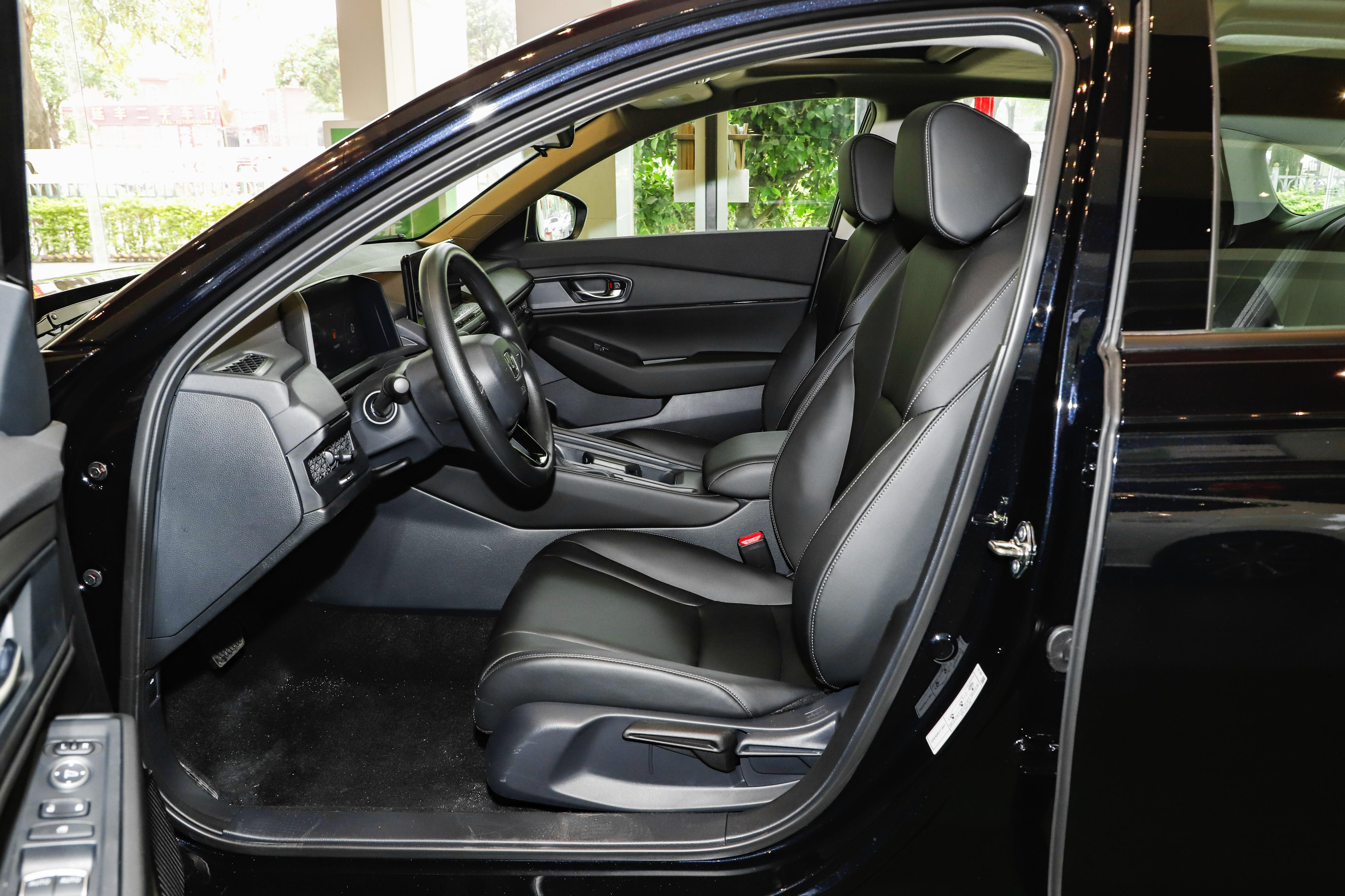 全面均衡,水桶特性B级轿车,广汽本田雅阁它还是经典之选吗?(图7) 本田雅阁标准版与运动版对比_2025款本田雅阁燃油版评测_日系轿车哪个品牌好啊