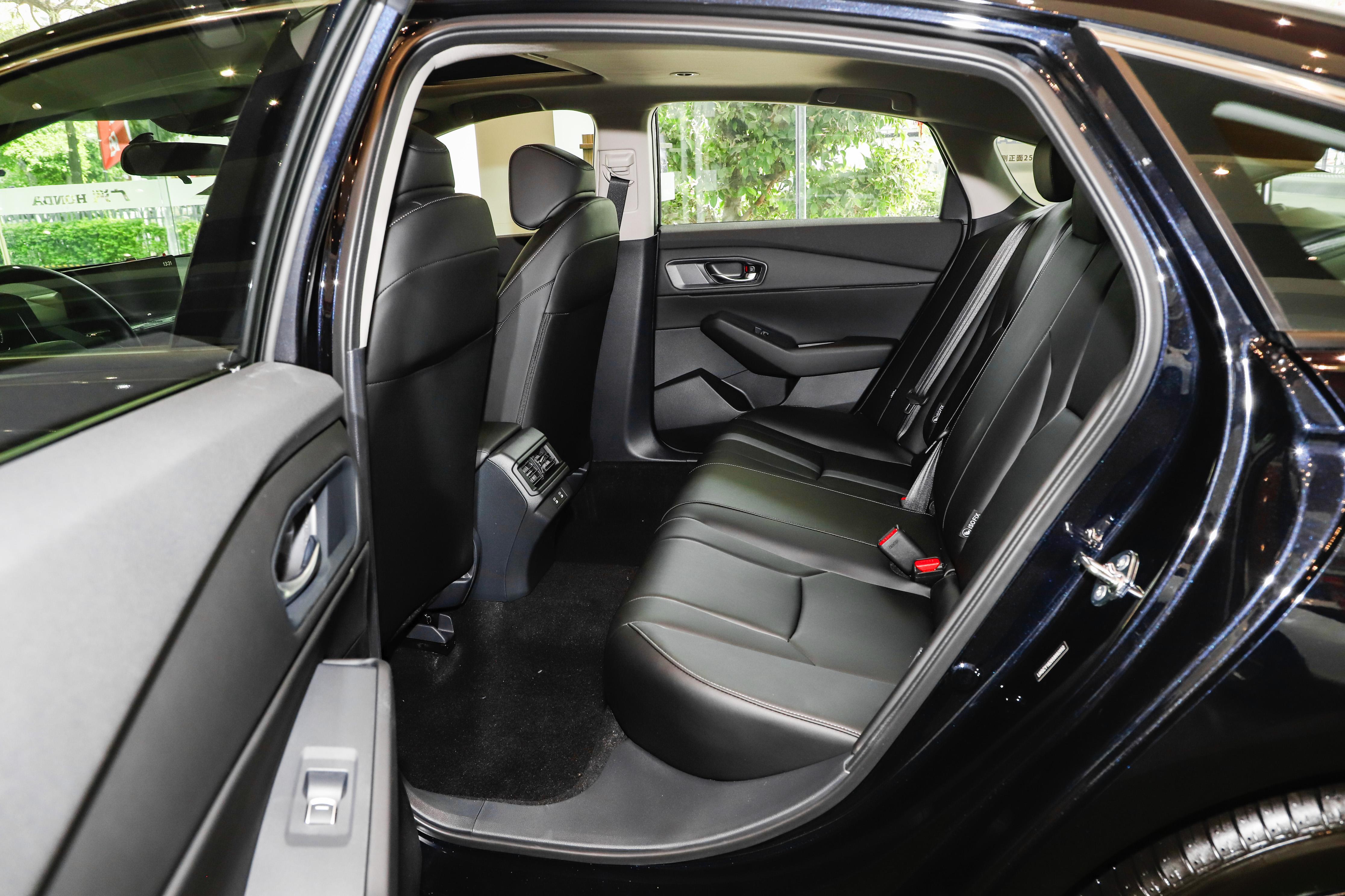 全面均衡,水桶特性B级轿车,广汽本田雅阁它还是经典之选吗?(图8) 日系轿车哪个品牌好啊_2025款本田雅阁燃油版评测_本田雅阁标准版与运动版对比