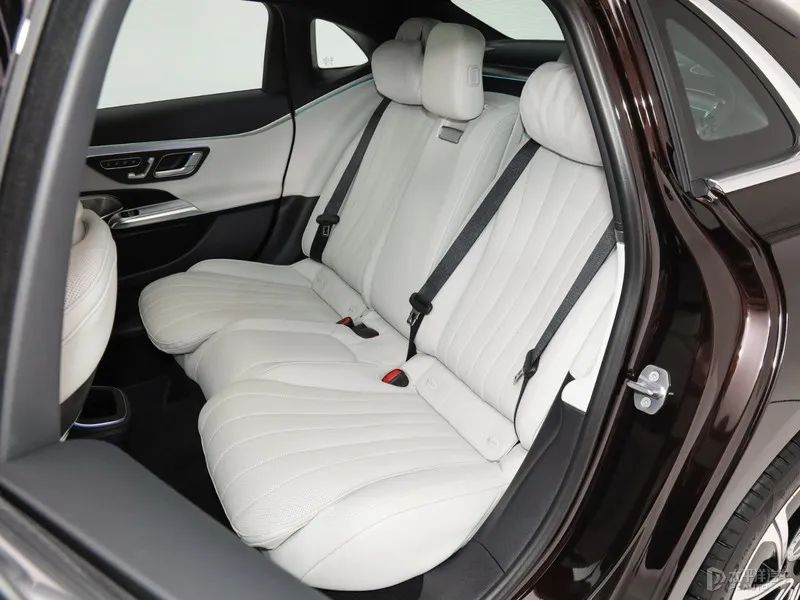 44.9万起!全新奔驰E级长轴距版上市!首搭L2+级导航辅助驾驶,再加8295芯片…(图15) 奔驰新款轿车_奔驰E级长轴版配置_全新国产奔驰E级长轴版