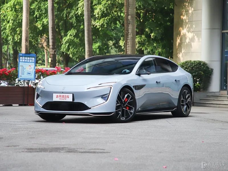 44.9万起!全新奔驰E级长轴距版上市!首搭L2+级导航辅助驾驶,再加8295芯片…(图23) 奔驰新款轿车_全新国产奔驰E级长轴版_奔驰E级长轴版配置