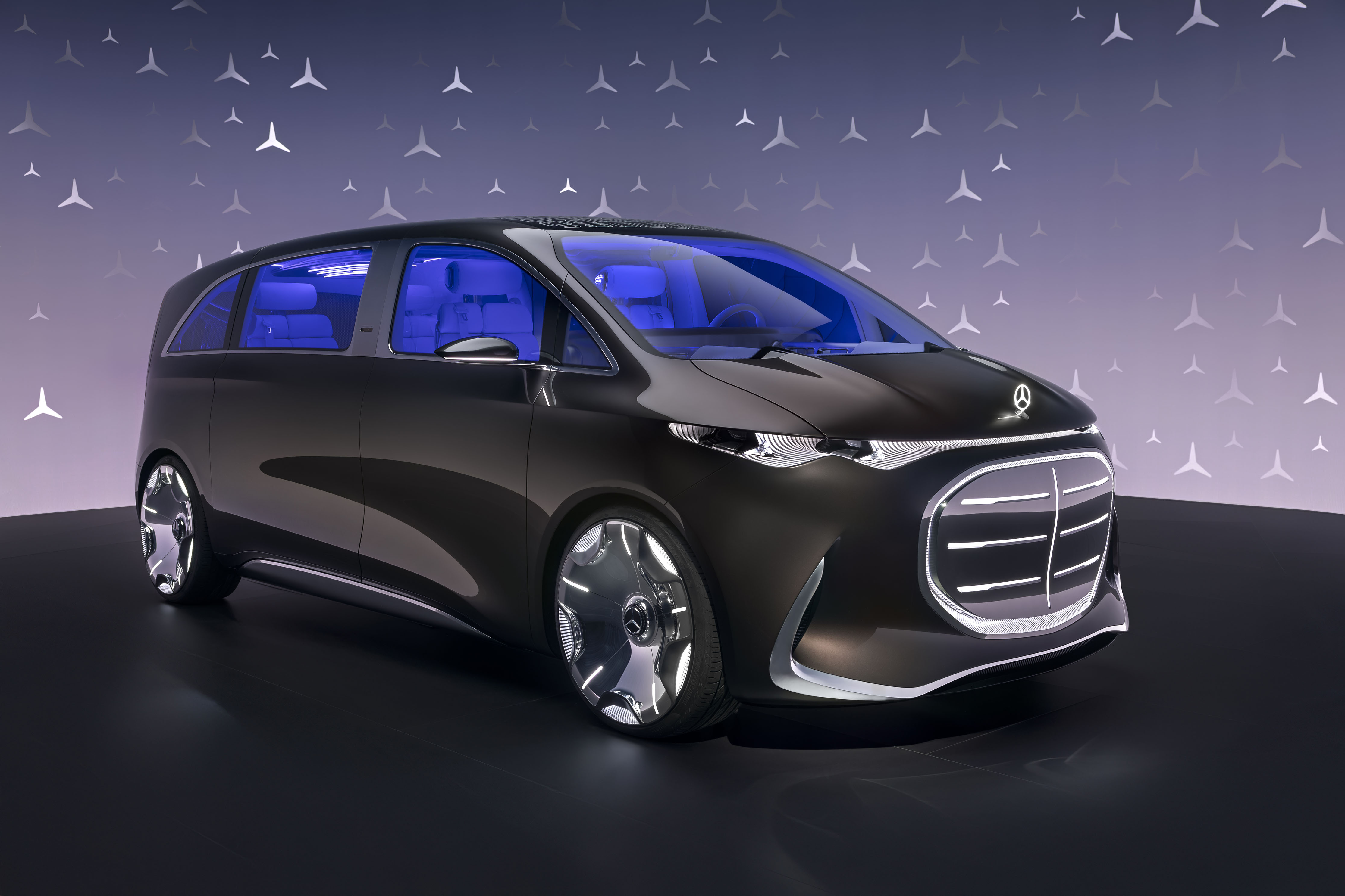 新车|全新双门跑车/又见发光前脸?奔驰Vision Iconic概念车亮相(图11) 奔驰新款轿车_奔驰盾形发光格栅设计_奔驰Vision Iconic概念车