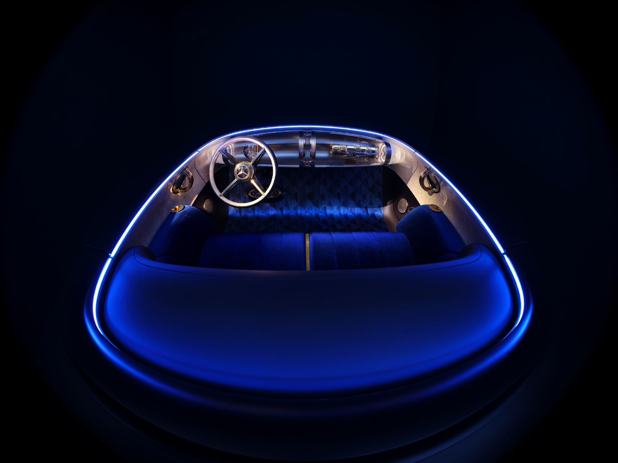 新车|全新双门跑车/又见发光前脸?奔驰Vision Iconic概念车亮相(图14) 奔驰盾形发光格栅设计_奔驰Vision Iconic概念车_奔驰新款轿车