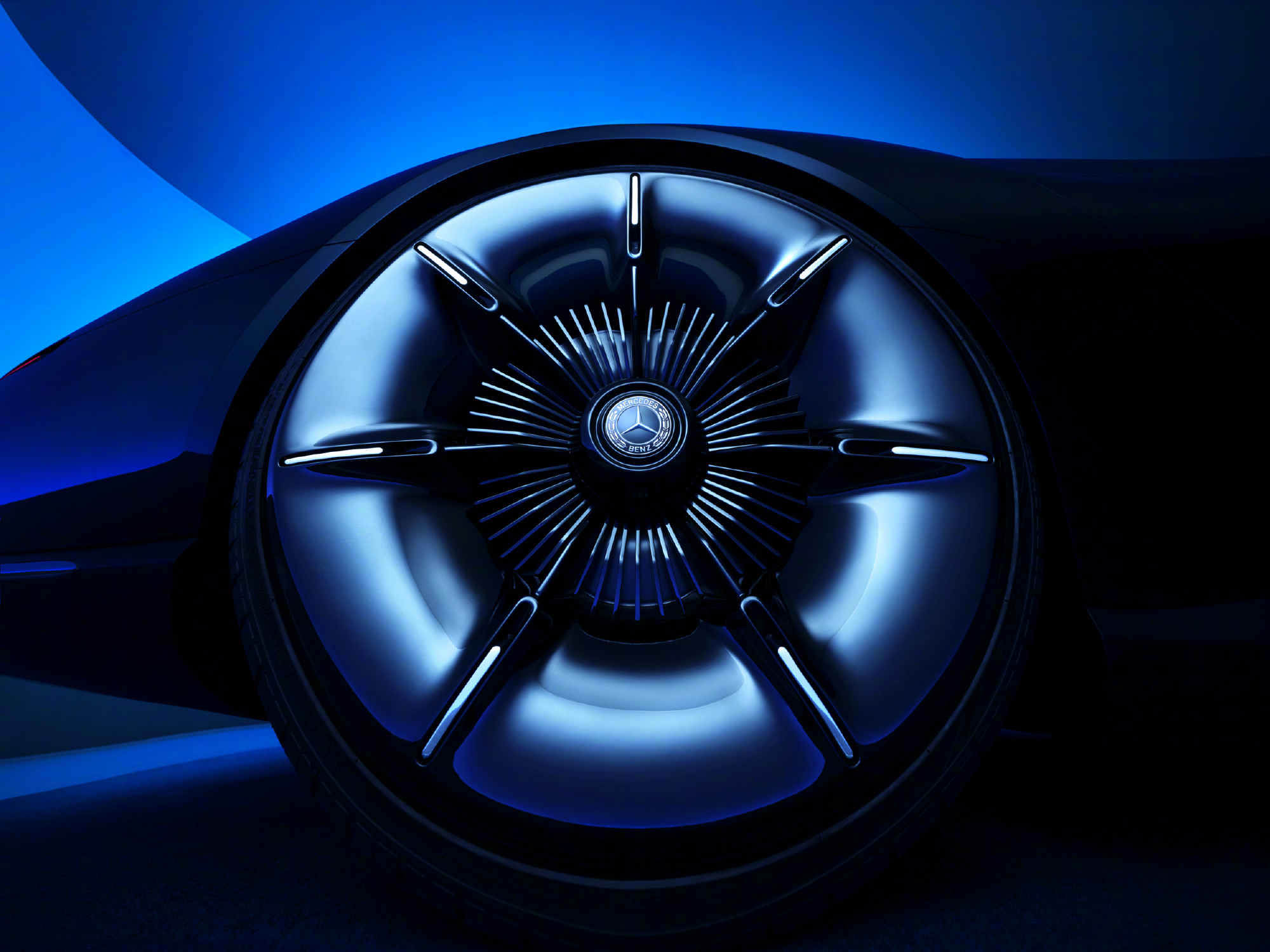 新车|全新双门跑车/又见发光前脸?奔驰Vision Iconic概念车亮相(图8) 奔驰Vision Iconic概念车_奔驰新款轿车_奔驰盾形发光格栅设计