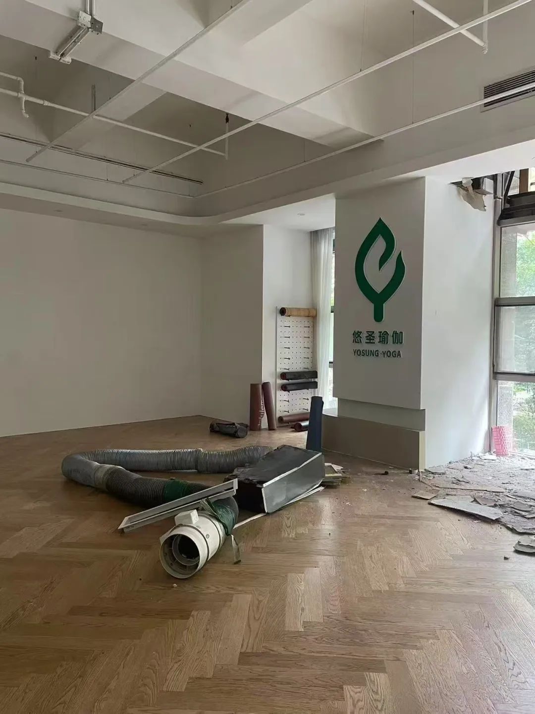 人去楼空!珠江新城一瑜伽馆倒闭跑路,有学员预交了1.5万元,监管部门回应(图2) 瑜伽馆卷款跑路 学费追回 预付式消费纠纷_芜湖瑜伽培训班学费