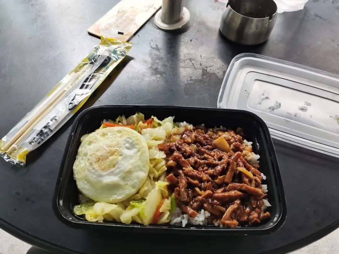 开一间外卖快餐店能挣多少钱?(图11) 开外卖快餐店挣多少钱_卖卤肉利润大吗_巷子深处外卖店盈利模式