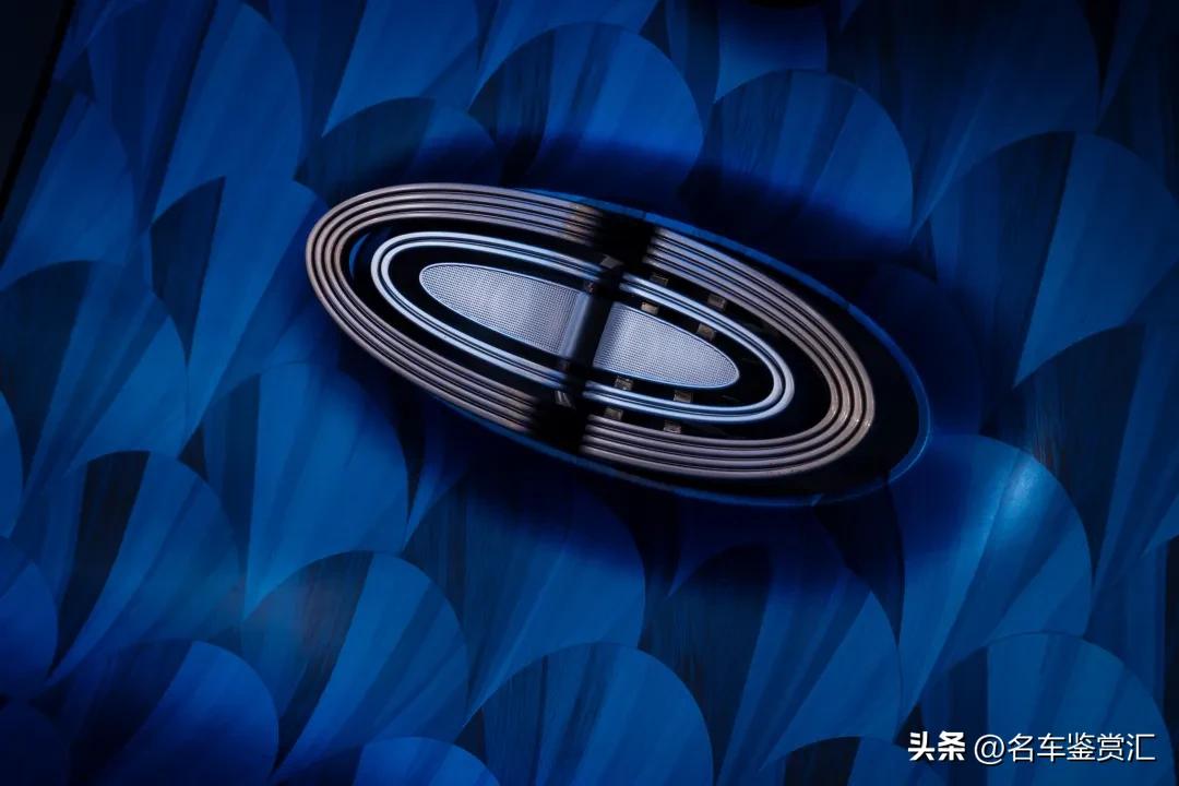 既复古又现代,全新梅赛德斯-奔驰Vision Iconic概念车(图9) 奔驰Vision Iconic概念车设计 _奔驰新款轿车_ 奔驰复古电动车设计理念