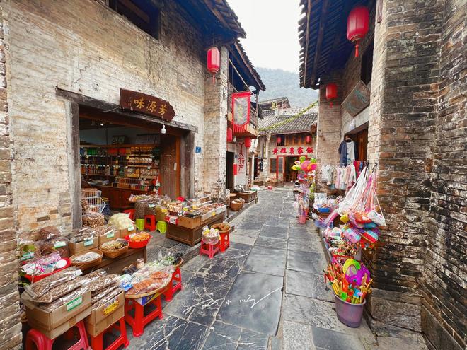 广西贺州这座著名的“千年古镇”,现在已经是国家5A级旅游景区?(图4) 黄姚古镇怎么去_黄姚古镇慢生活油茶文化_黄姚古镇千年历史青石板路