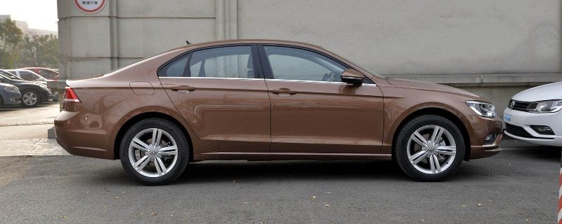 凌渡的机械钥匙孔在哪里