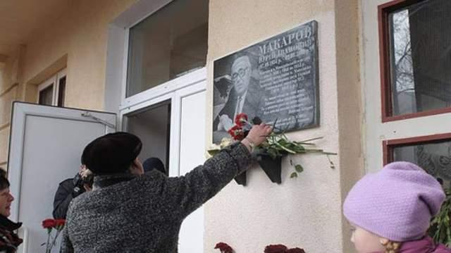 瓦良格号航母为什么用了三年时间,才从乌克兰抵达大连?(图13) 瓦良格花费多少钱_瓦良格号航母建造过程_瓦良格号航母历史沿革