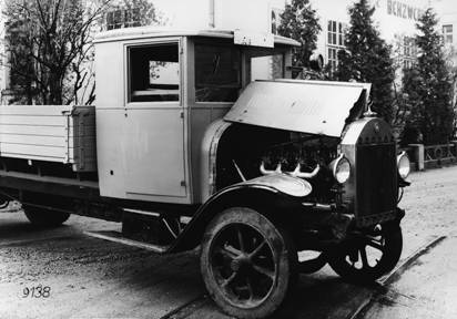 世界第一辆柴油卡车诞生记(图4) 奔驰12缸卡车发动机总成_奔驰5K3柴油卡车_世界上第一辆柴油卡车