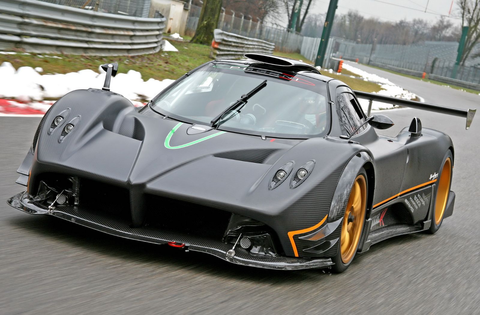 奔驰V12发动机如何成为传奇 顶级超跑都在用(图11) 奔驰V12发动机如何成为传奇 顶级超跑都在用