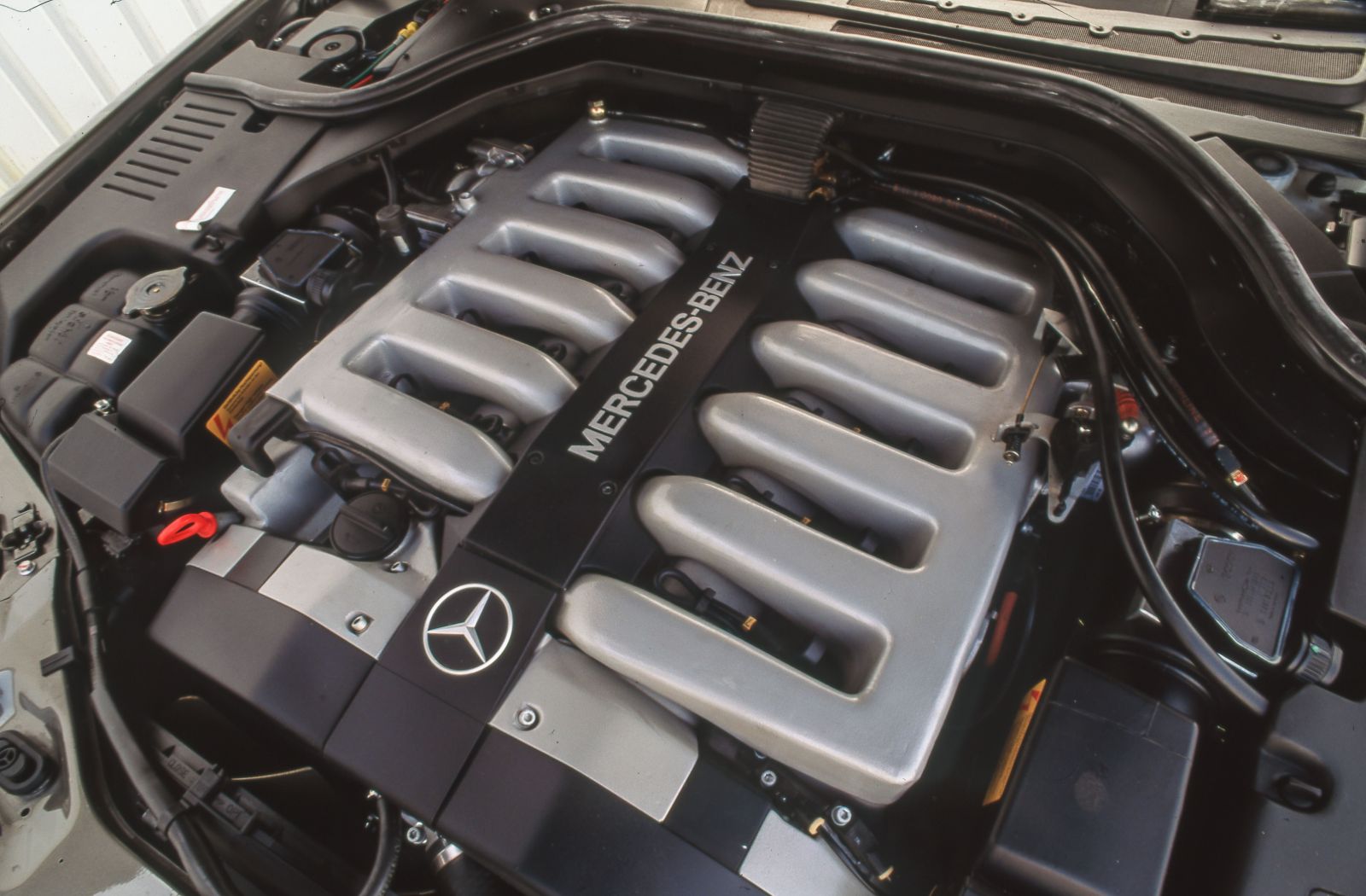 奔驰V12发动机如何成为传奇 顶级超跑都在用(图3) 奔驰V12发动机如何成为传奇 顶级超跑都在用