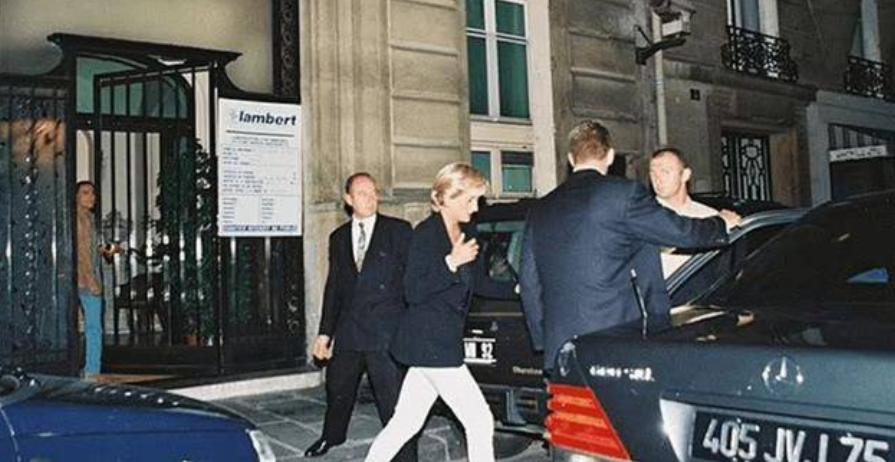 1997年,埃及富商之子和戴安娜在海滩热情拥吻,俩人一起魂断巴黎(图14) 戴安娜和多迪 丽兹酒店 1997年车祸_戴安娜和多迪怎么认识