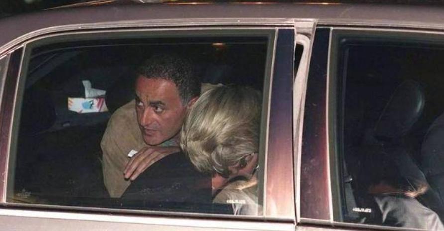 1997年,埃及富商之子和戴安娜在海滩热情拥吻,俩人一起魂断巴黎(图21) 戴安娜和多迪怎么认识_戴安娜和多迪 丽兹酒店 1997年车祸