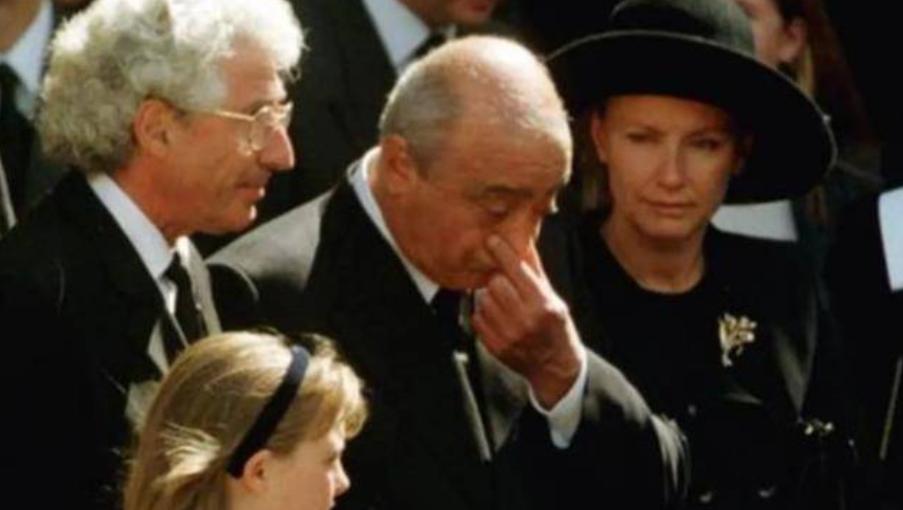 1997年,埃及富商之子和戴安娜在海滩热情拥吻,俩人一起魂断巴黎(图24) 戴安娜和多迪怎么认识_戴安娜和多迪 丽兹酒店 1997年车祸