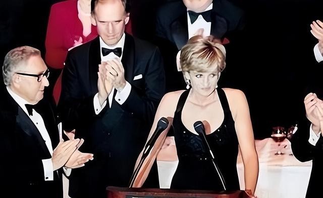 离婚后的戴安娜王妃,成为富豪圈里争抢的猎物,都想和她春风一度(图16) 戴安娜王妃身份标签_戴安娜和多迪怎么认识_戴安娜王妃与富豪关系