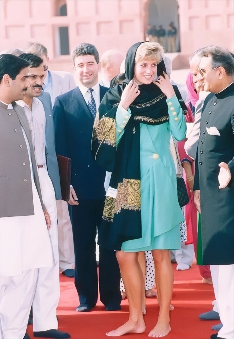 戴安娜最爱的情人:1997年巴黎丧命那一晚,他疯了一样打电话找她(图12) 戴安娜自省与悲剧_戴安娜与科汉的爱情故事_戴安娜和多迪怎么认识