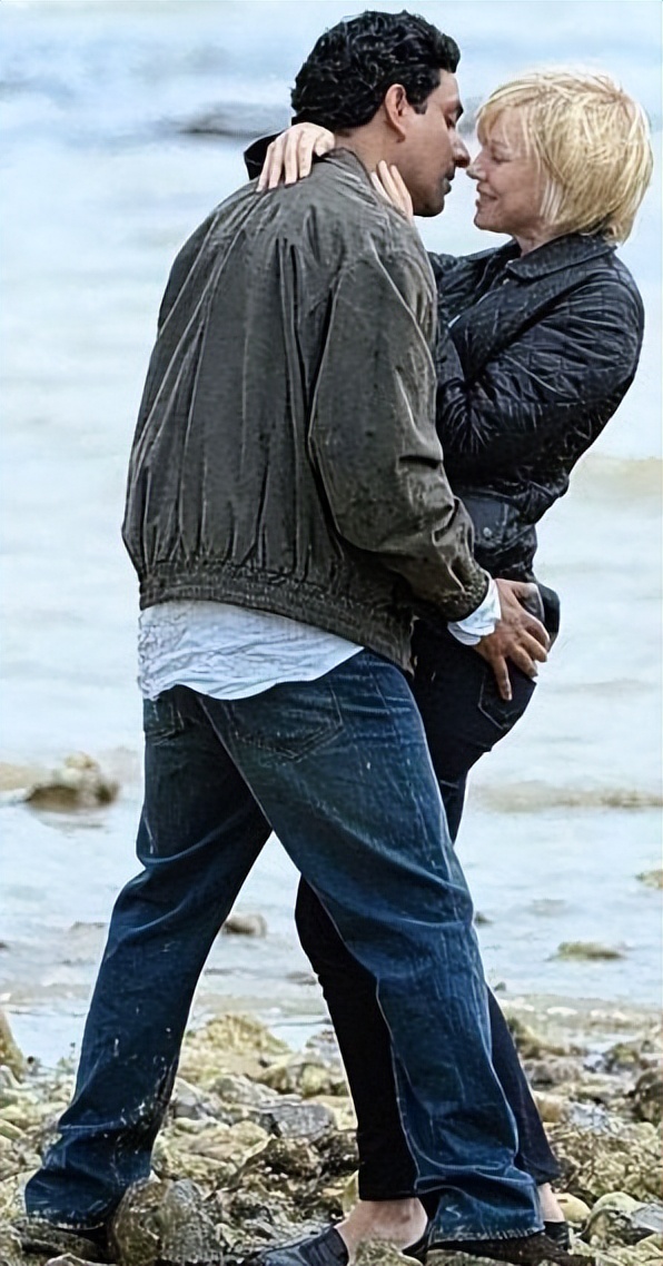 戴安娜最爱的情人:1997年巴黎丧命那一晚,他疯了一样打电话找她(图8) 戴安娜自省与悲剧_戴安娜与科汉的爱情故事_戴安娜和多迪怎么认识