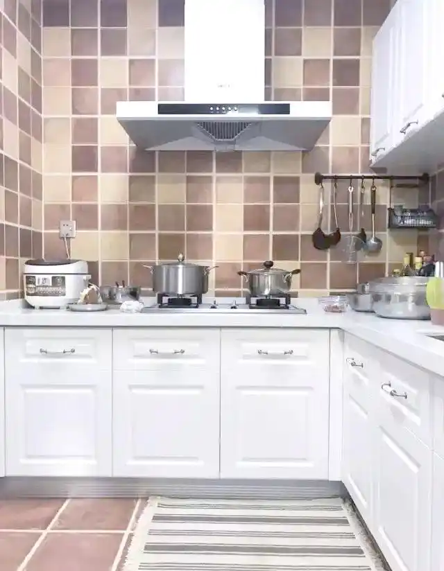 橱柜拉手设计完全揭秘:实用与美感兼备(图16) 橱柜拉手设计_橱柜拉手选择_暗拉手橱柜设计