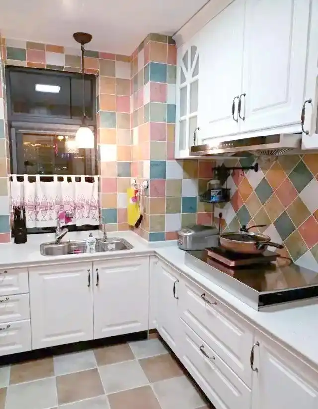 橱柜拉手设计完全揭秘:实用与美感兼备(图17) 橱柜拉手设计_暗拉手橱柜设计_橱柜拉手选择