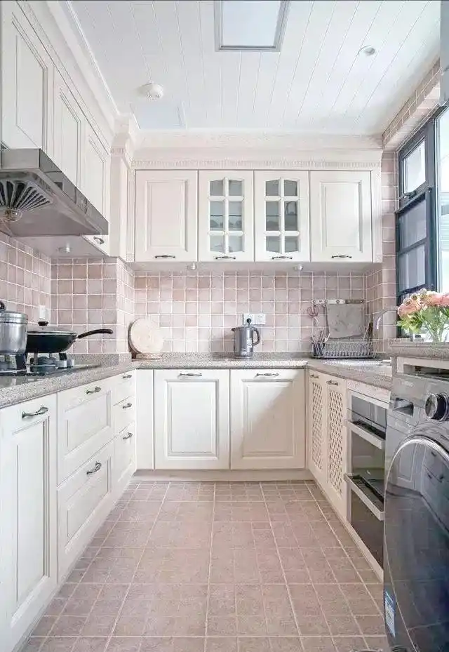 橱柜拉手设计完全揭秘:实用与美感兼备(图18) 橱柜拉手设计_橱柜拉手选择_暗拉手橱柜设计