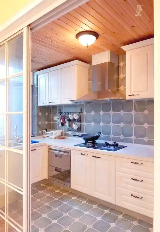 橱柜拉手设计完全揭秘:实用与美感兼备(图19) 暗拉手橱柜设计_橱柜拉手设计_橱柜拉手选择