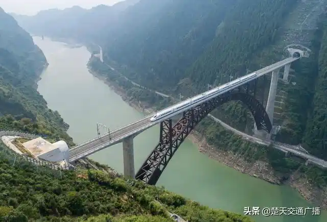张吉怀高铁张家界至怀化最快1小时10分_张吉怀铁路开通仪式_吉首到怀化的火车