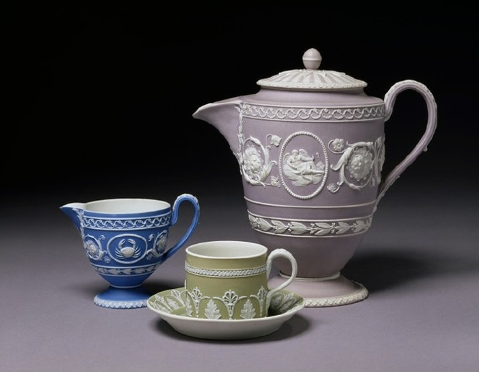 “英国传统陶瓷之父”:乔舒亚·韦奇伍德(图16) 骨瓷装饰盘_韦奇伍德 陶瓷历史 红色陶土