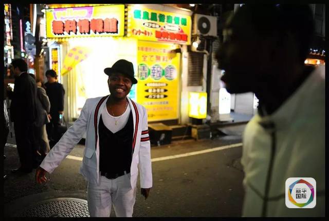 中国旅日游客歌舞伎町频被宰 隔空邀杯也算陪酒