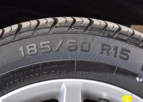 汽车能开多快？赶紧看看轮胎上的这个字母，别等轮胎报废才知道