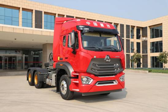 中国重汽天然气重卡_汕德卡G7经典版燃气牵引车_汕德卡汽车牵引车