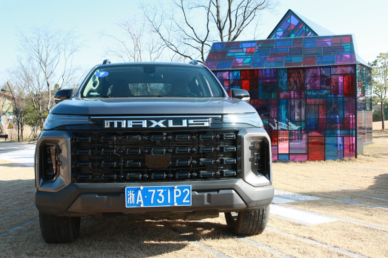 2023中国商用汽车产业盘点——产品篇(上)(图4) 解放JH6 4×2载货车_解放J6V NG牵引车_汕德卡汽车牵引车