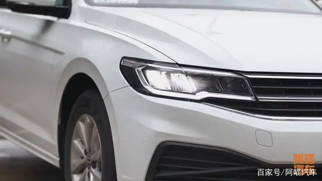 汽车电瓶该怎样维护保养?这几种行为都很伤电瓶,不要再做了(图2) 免维护蓄电池保养方法_汽车蓄电池维护保养_蓄电池的维修保养