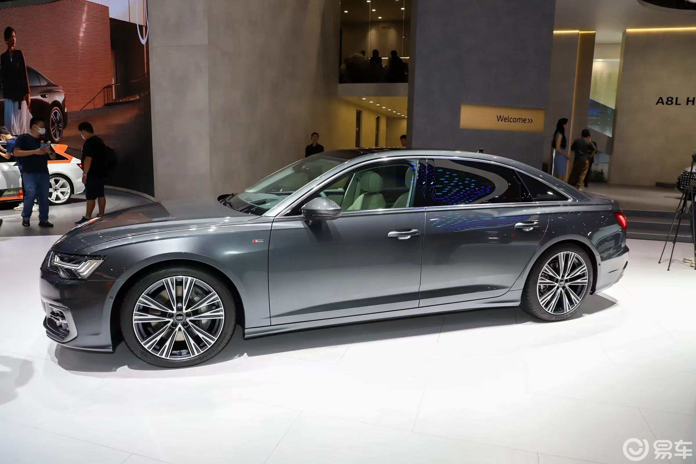 售价42.79万起,2025款奥迪A6L上市(图4) 2025款奥迪A6L配置调整_2025款奥迪A6L价格区间_2025款奥迪a6l车身尺寸