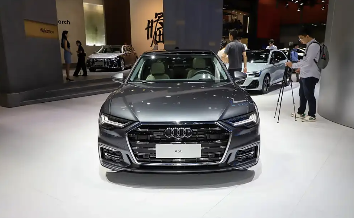 2025款奥迪A6L正式上市,售42.79-65.68万(图3) 2025款奥迪a6l车身尺寸_2025款奥迪A6L外观内饰设计评测_2025款奥迪A6L上市价格配置分析